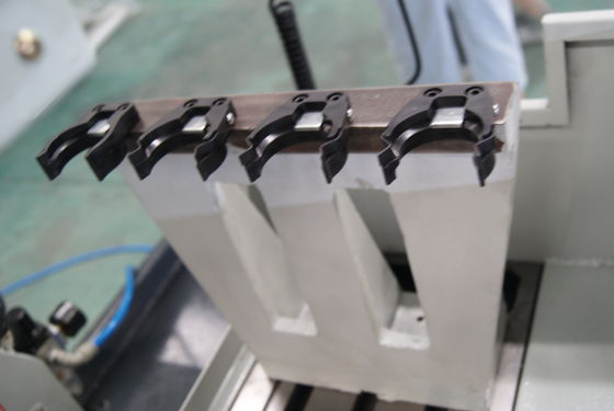 Universal-CNC-Bohrungs-Fräsmaschine-neue Zustand